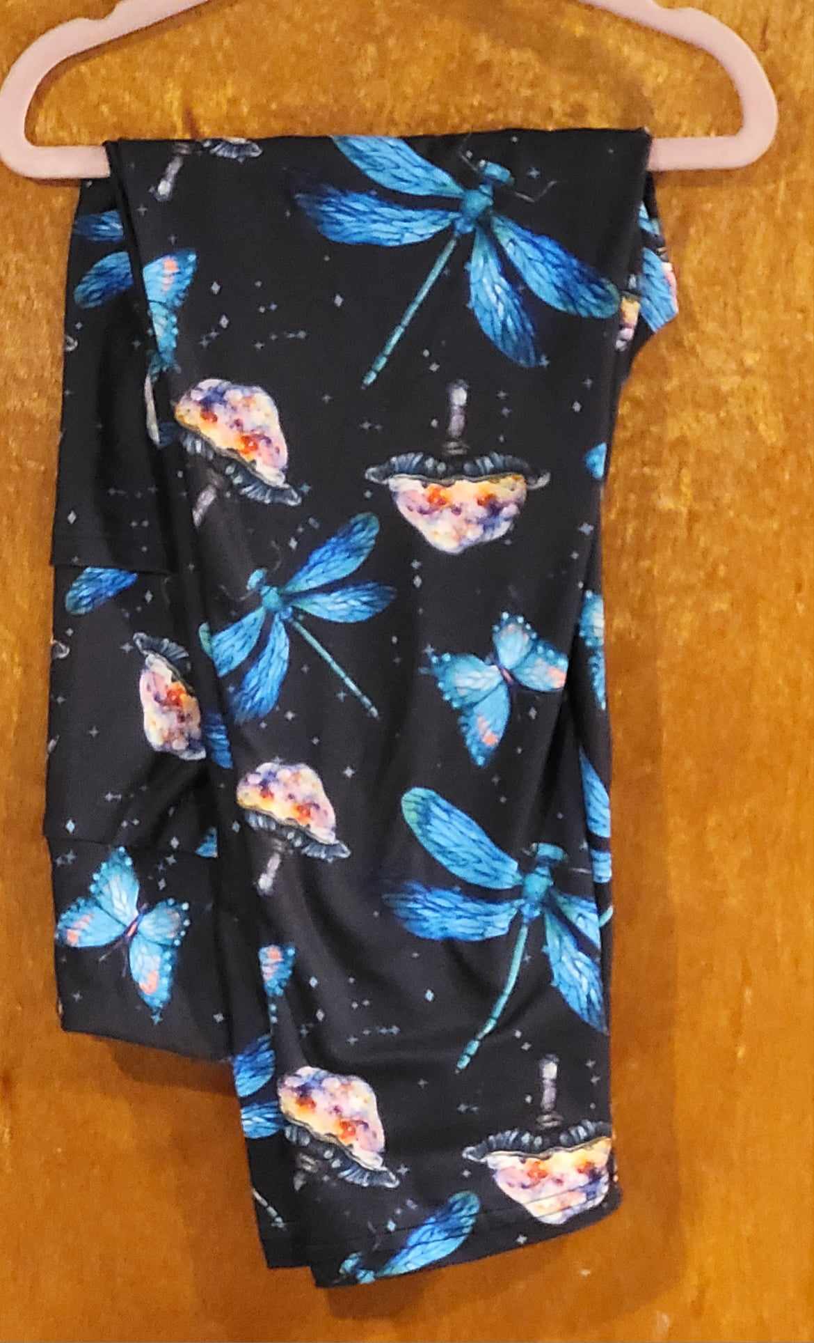 Dragonfly & Butterflies Capri Leggings with Pockets (SLB)