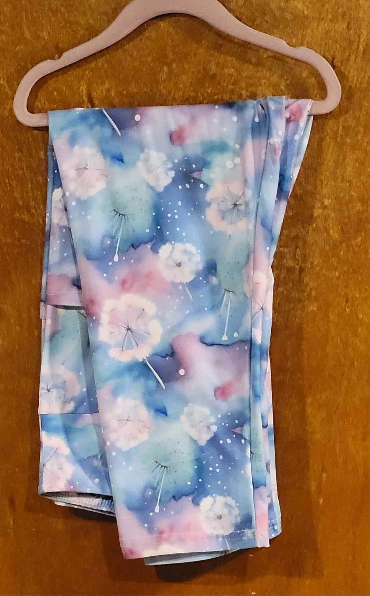 White Flowers Capri Leggings with Pockets (SLB)