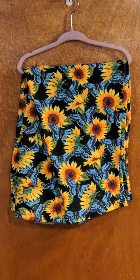 Sunflower Butterfly Capri Leggings with Pockets (B&V)
