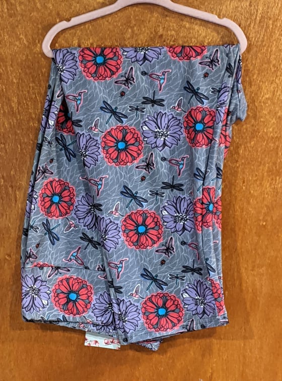 Beautiful Wings Capri Leggings (WW)