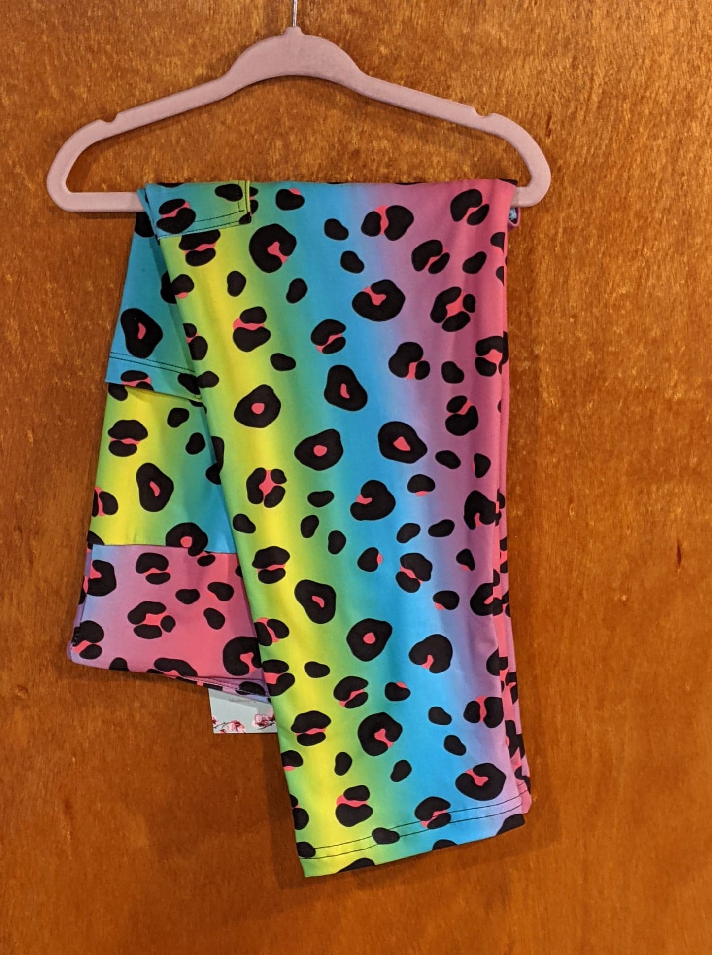 Colorful Leopard Capri Leggings with Pockets (HA/MC)