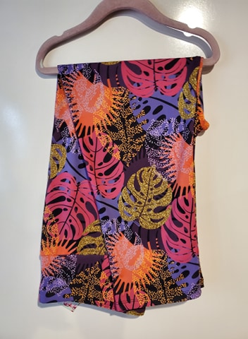 Colorful Split Leaf Capri Leggings (Dren)