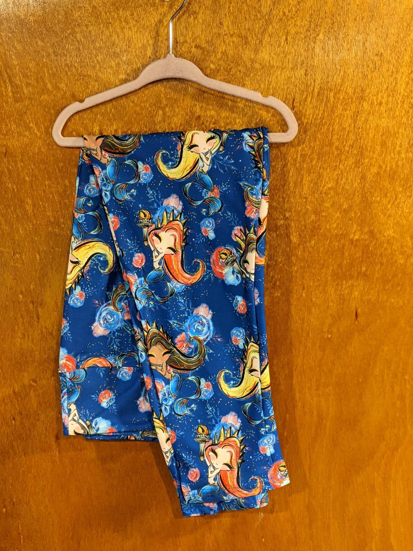Crown Mermaid Capri Leggings (HA/MC)
