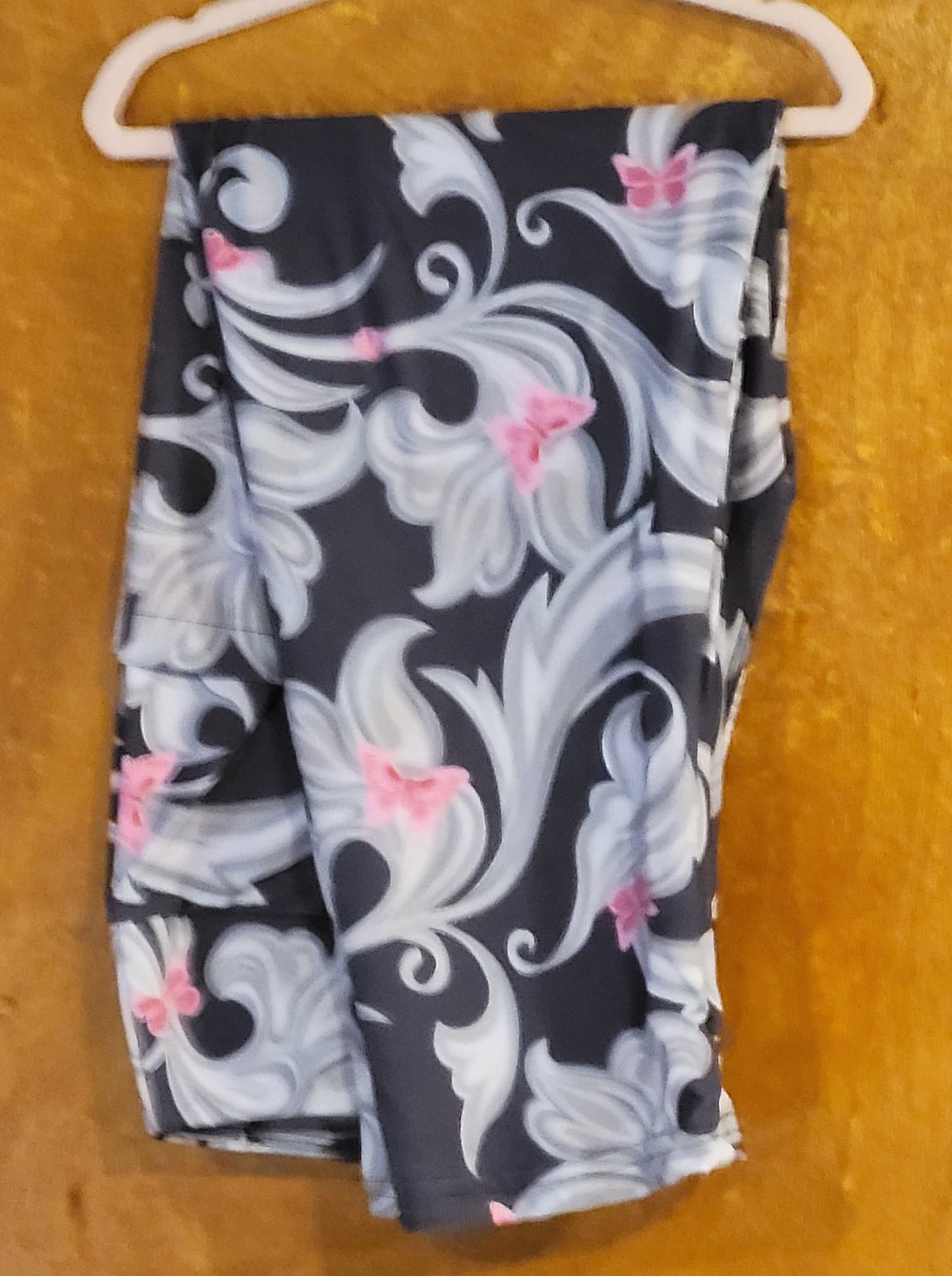 Gray and Pink Capri Leggings with Pockets (SB)