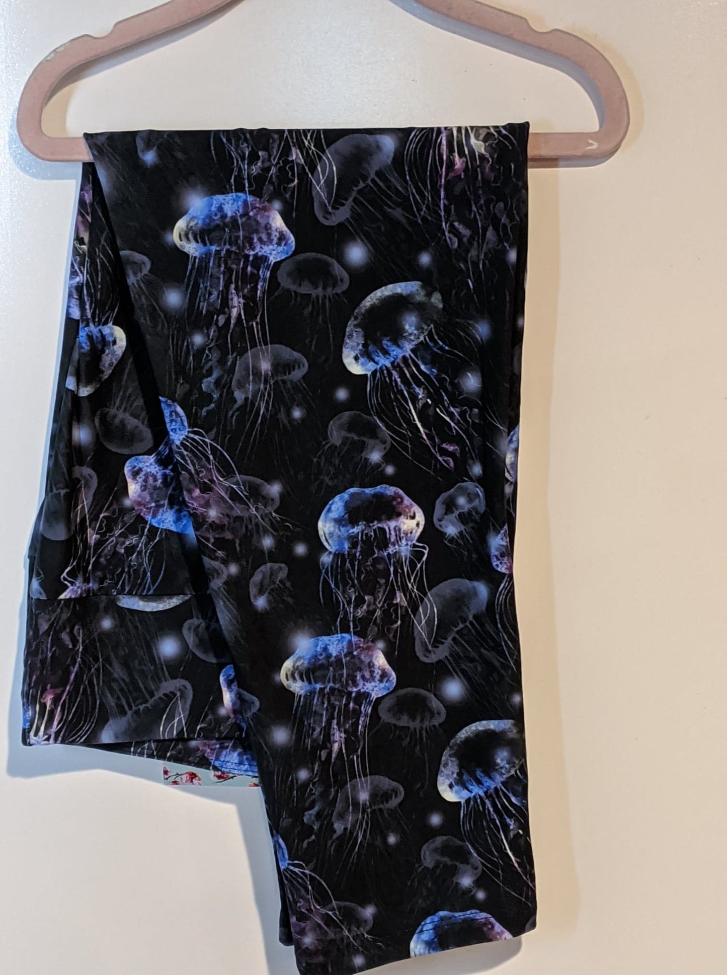 Jellyfish Capri Leggings (AALM)