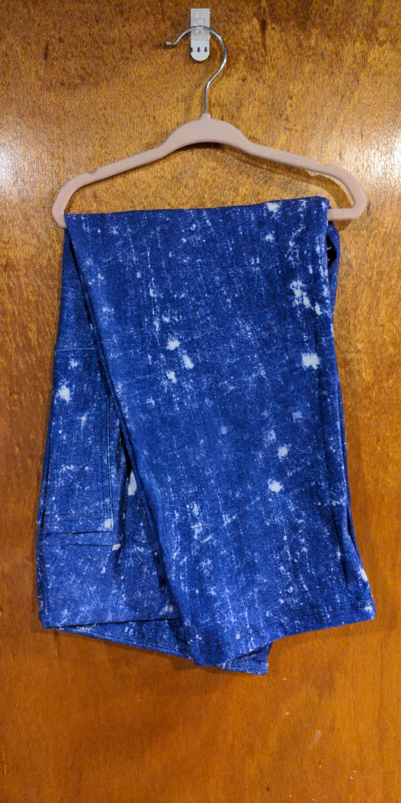 Purple Grunge Capri Leggings with Pockets (AR)