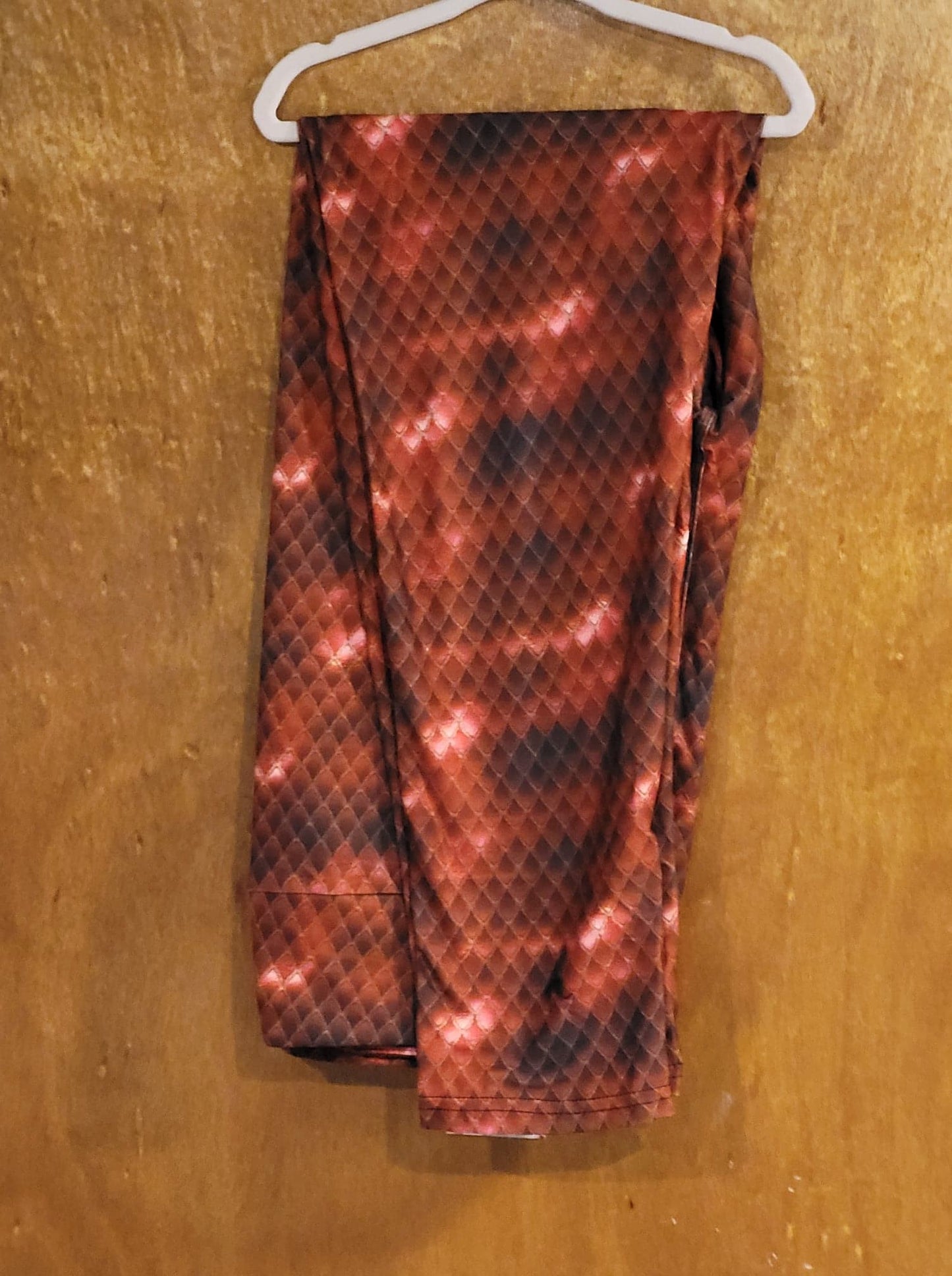 Red Dragon Scales Leggings (WW)