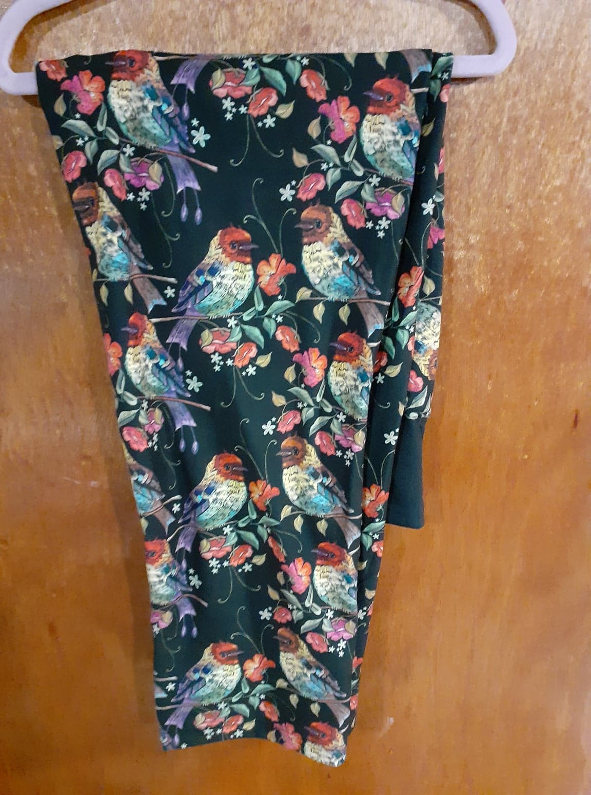 Pretty Birds Capri Leggings (KC)