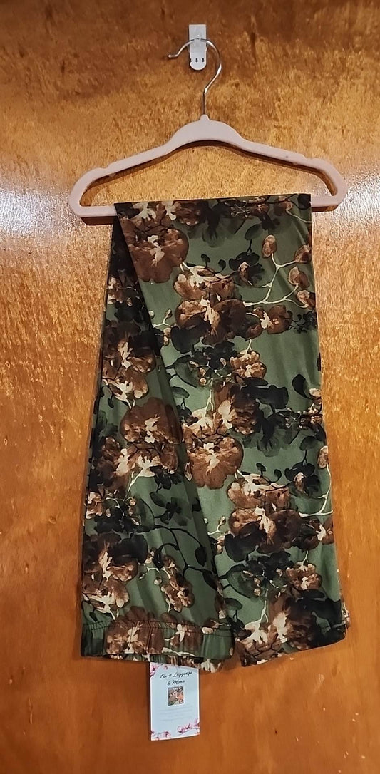 Brown Flowers on Green Leggings (Standard)