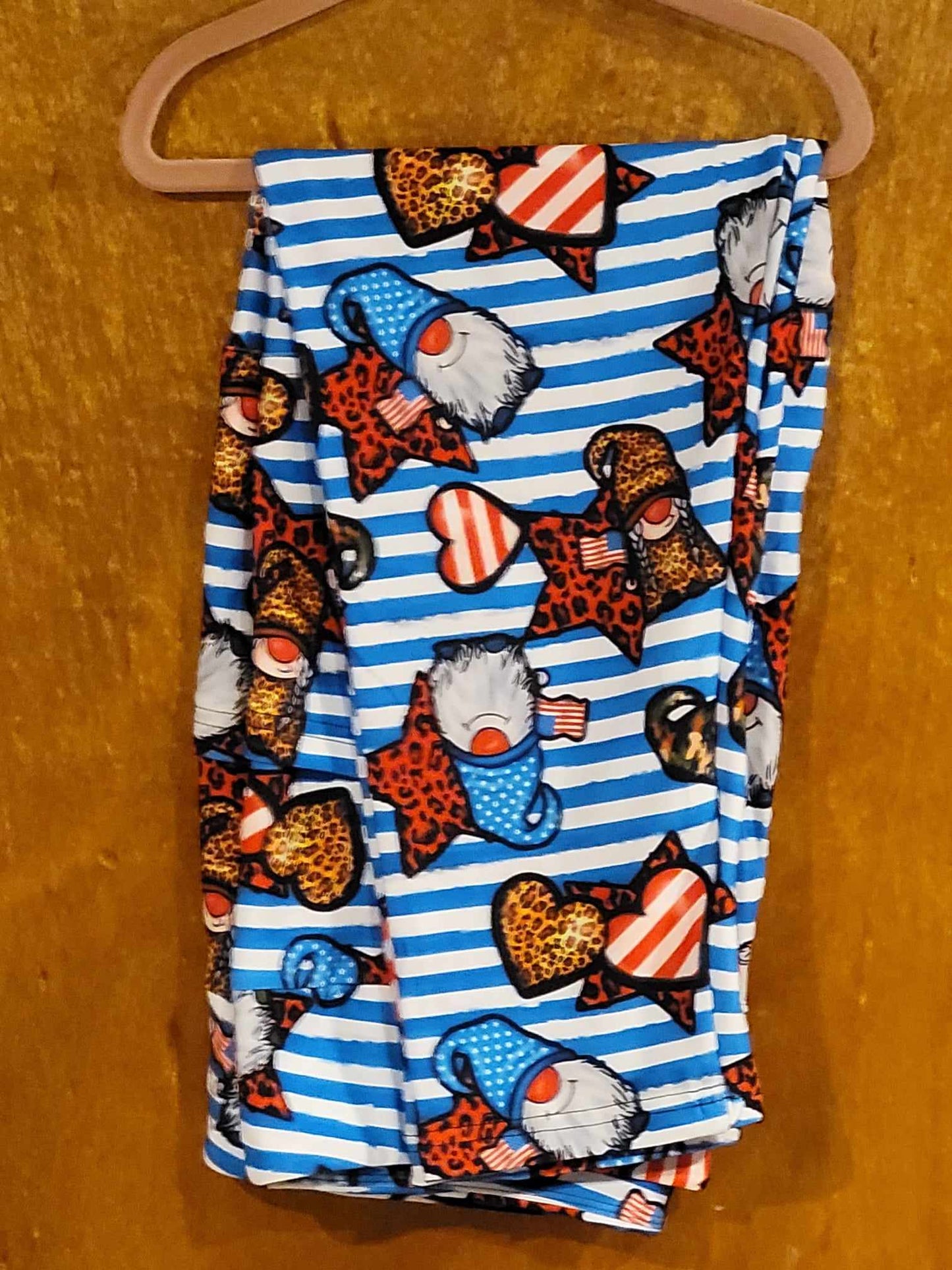 Independence Gnomes Capri Leggings with Pockets (Pixie)