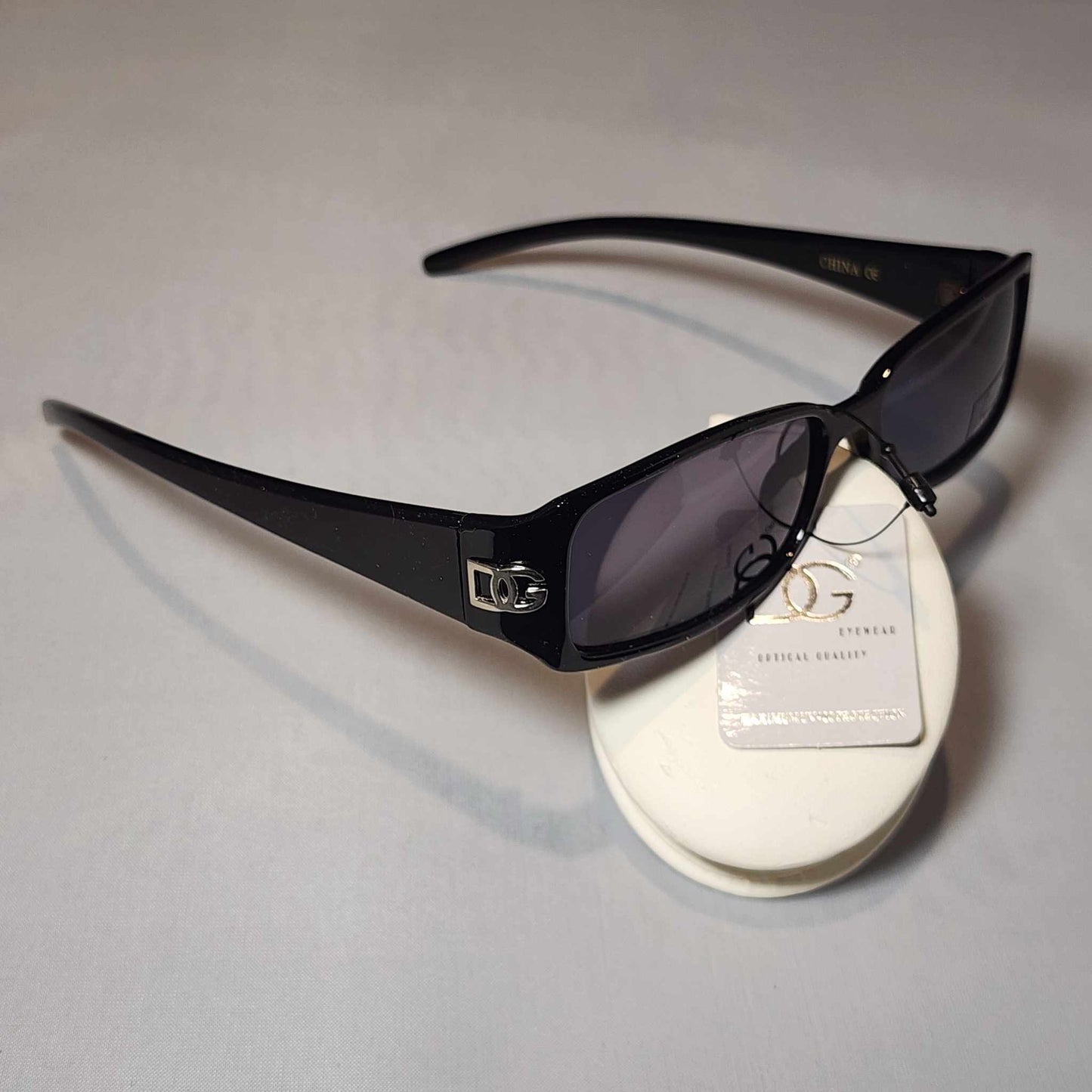 Sunglasses with Corner Logo