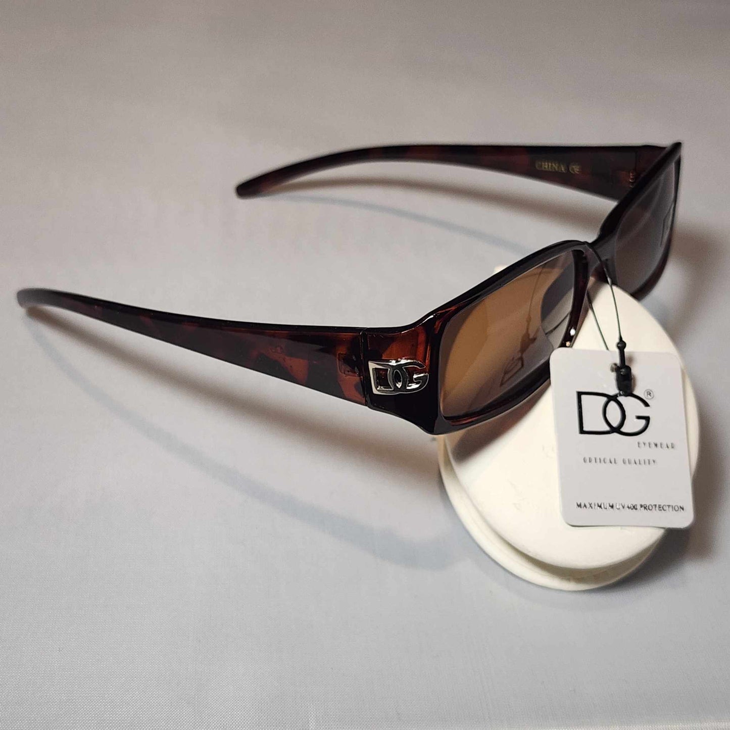 Sunglasses with Corner Logo