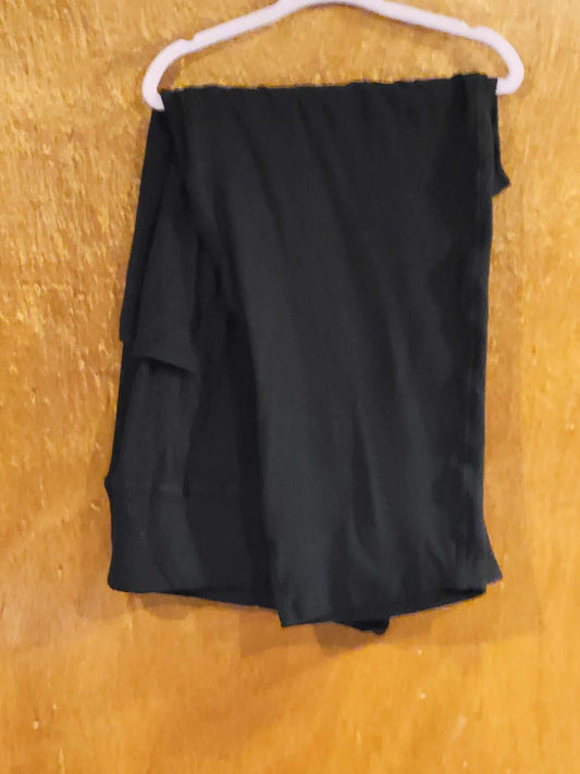 Solid Black Capri  with pockets GC