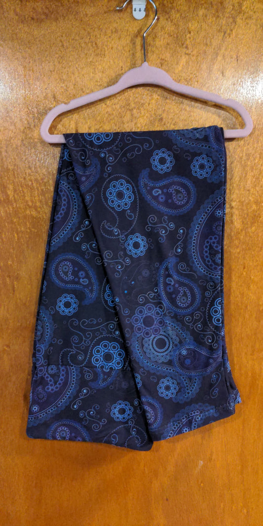 Blue Paisley Capri Leggings (LEB)