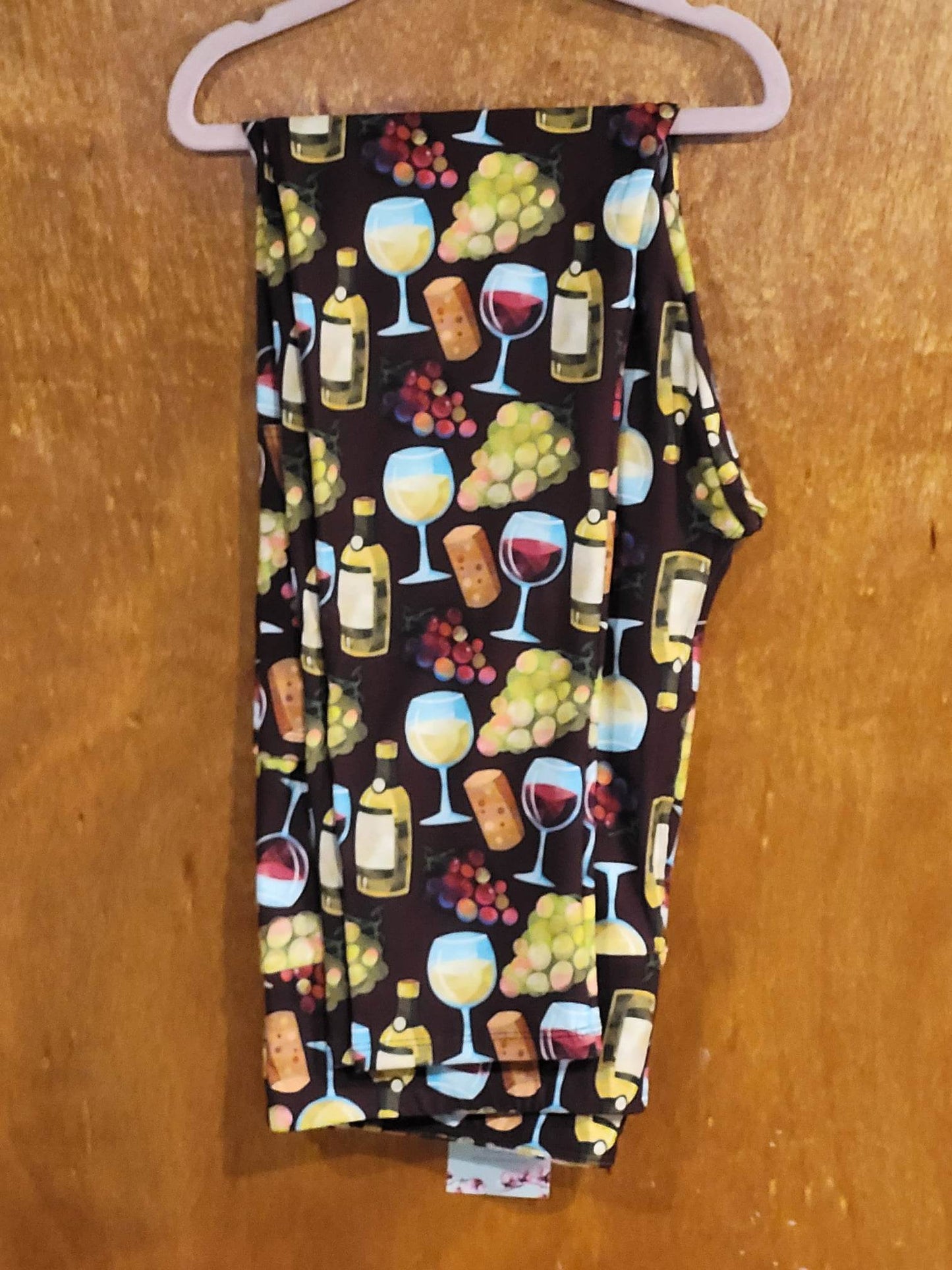 A Glass of Vino Leggings with Pockets (TDL)