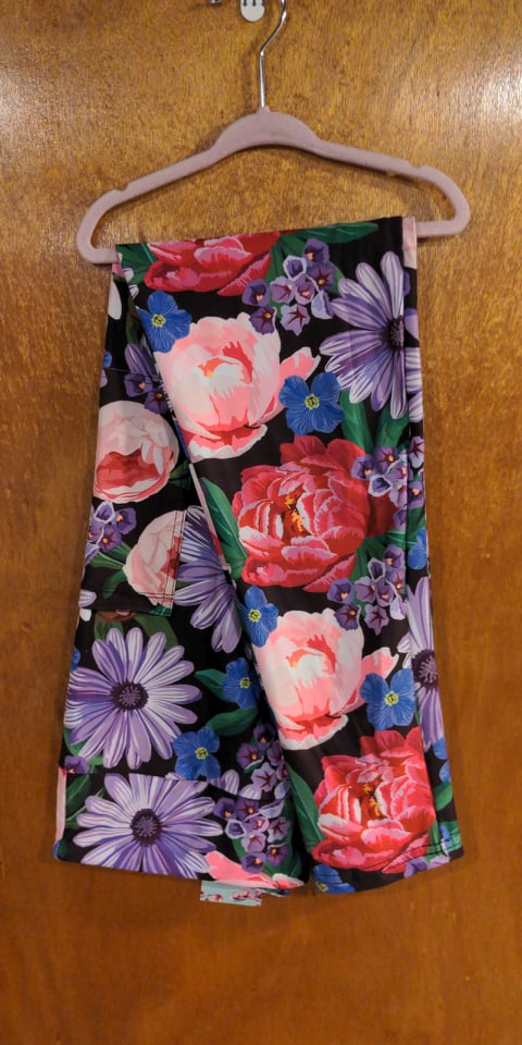 Beautiful Floral Leggings/Capri with Pockets (MMP)