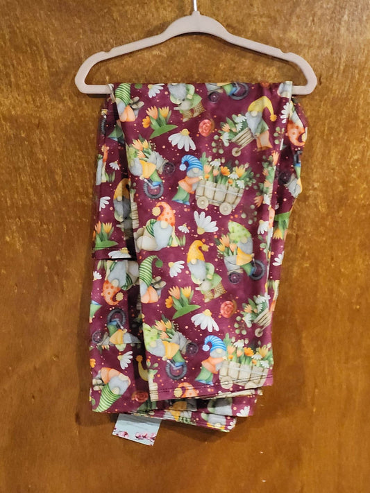 Garden Gnomes Capri Leggings with Pockets (TDL)