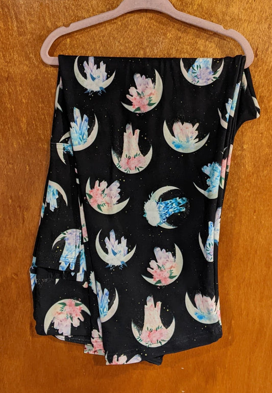 Moon Crystals Capri Leggings with Pockets (AR)