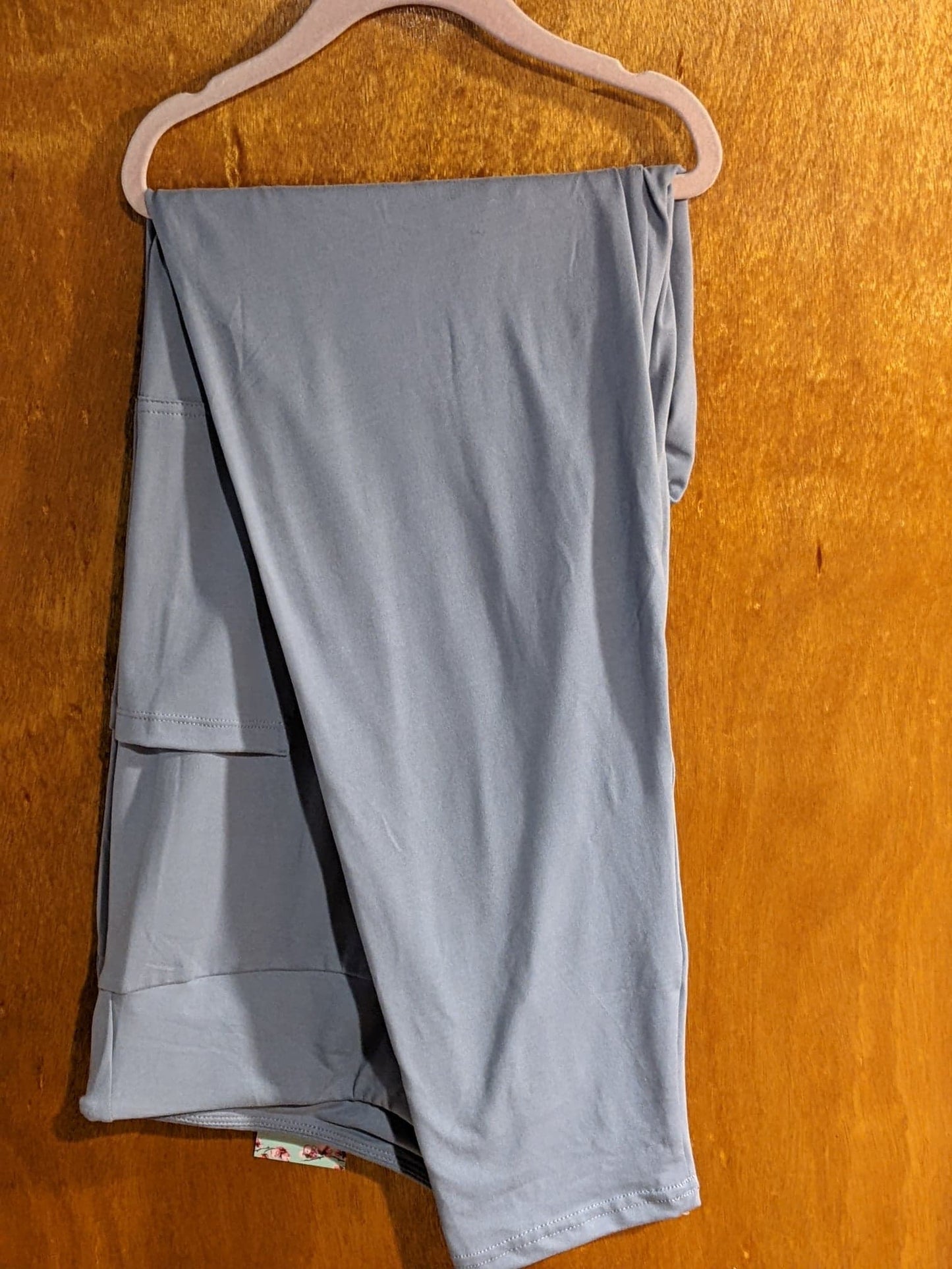 Solid Light Gray Leggings with Pockets (MMP)