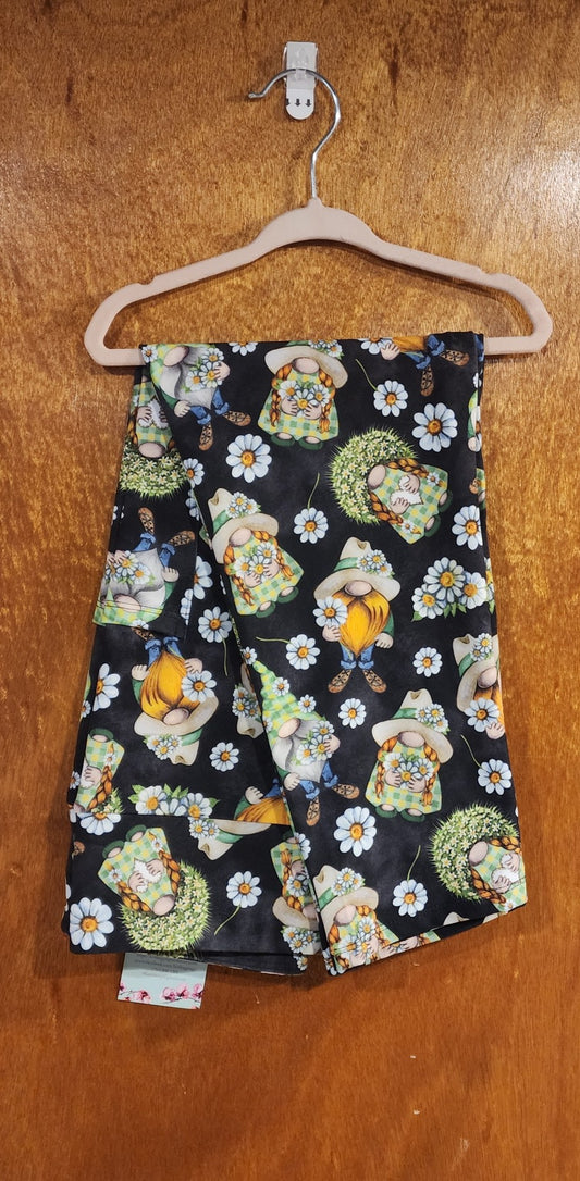 White Daisy Gnomes Capri (SB)